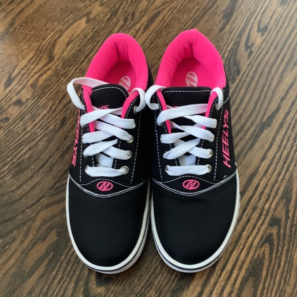 Heelys Pro20, size women 6 or youth 5 - Picture 2 of 5